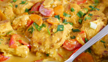 Kurczak z warzywami w sosie curry