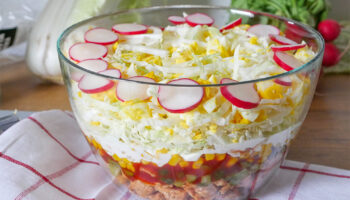 Sałatka warstwowa z jajkiem