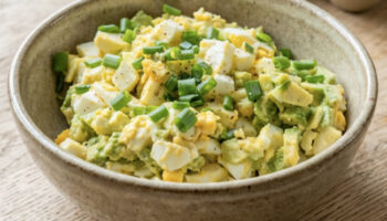 Sałatka jajeczna z awokado