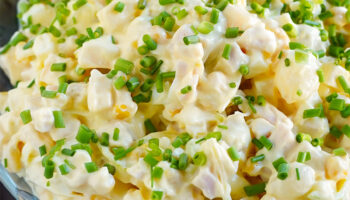 Sałatka z jajkiem, szynką i serem 