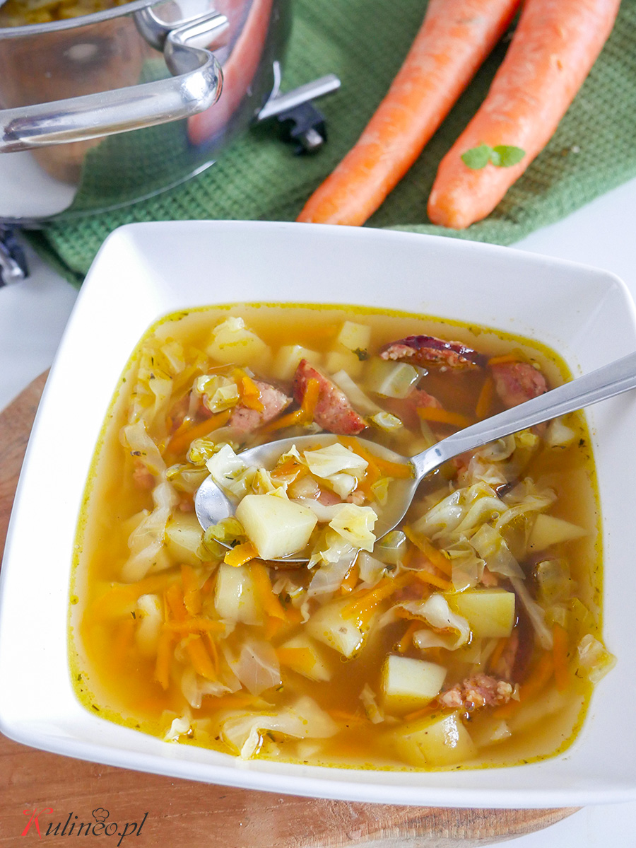 zupa z młodą kapustą i kiełbasą